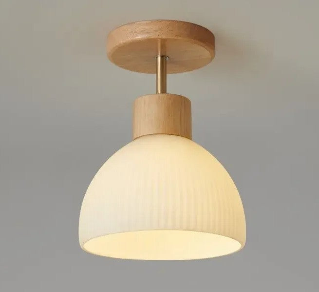 Zeitgenössische Hängeleuchte aus Mattglas in Goldfinish